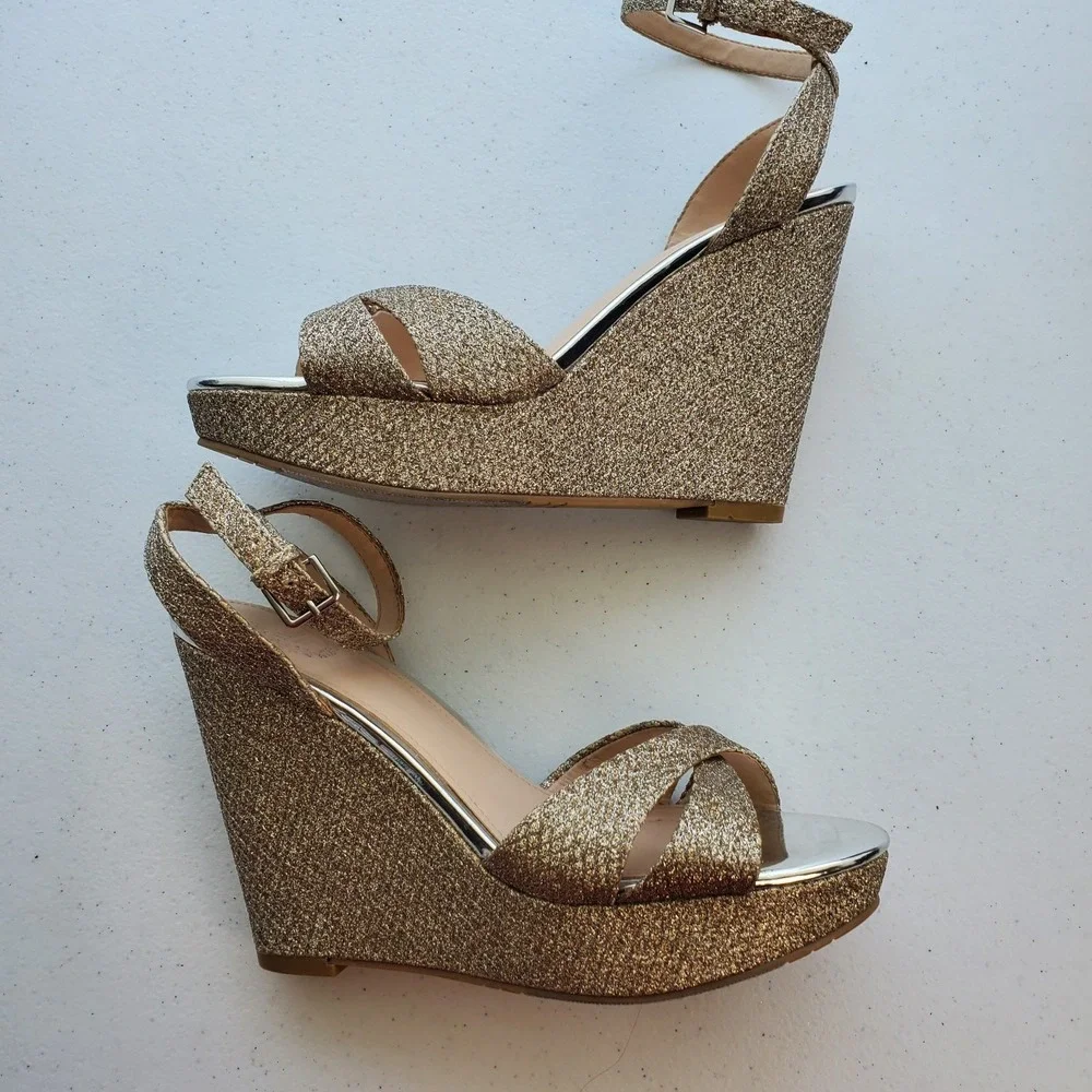 L.Miller Women's Frosted Platform Shoes Size 7.5‎ M Gold with Clasp Strap